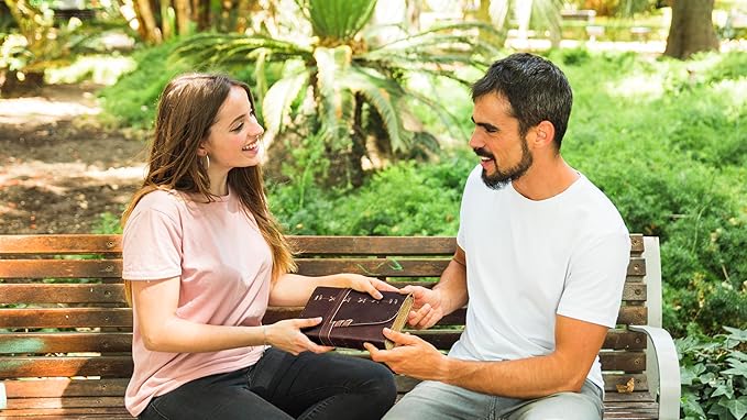 Leather Journal Notebook for Men & Women Daily Vintage Leather Bound Journal Travel Notebook 200 Deckle Lined Paper Diary Writing Journal Travelers Scrapbook Poetry Sketchbook Leather Gifts with Pen