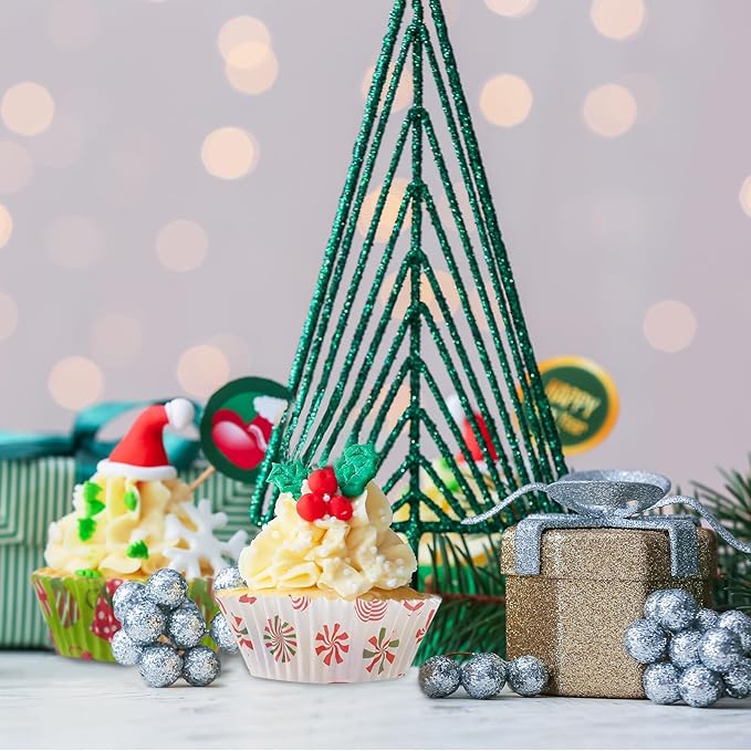 600 Count Christmas Cupcake Liners for Baking Red Green Muffin Mini Holiday Cupcake Liners for Christmas Holiday Birthday Party Candy Make Baking Supplies
